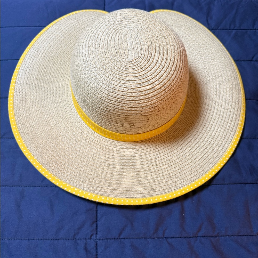 Stylish Straw Sun Hat with Yellow Polka Dot Trim‎